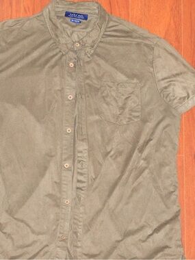 Zara Men's Relaxed Fit Button-Down Shirt in Olive